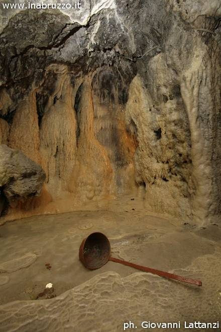 grotta-di-san-michele-liscia.jpg